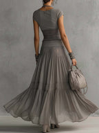 Marina | Conjunto de Top con Paneles de Encaje y Falda Maxi Plisada Gris