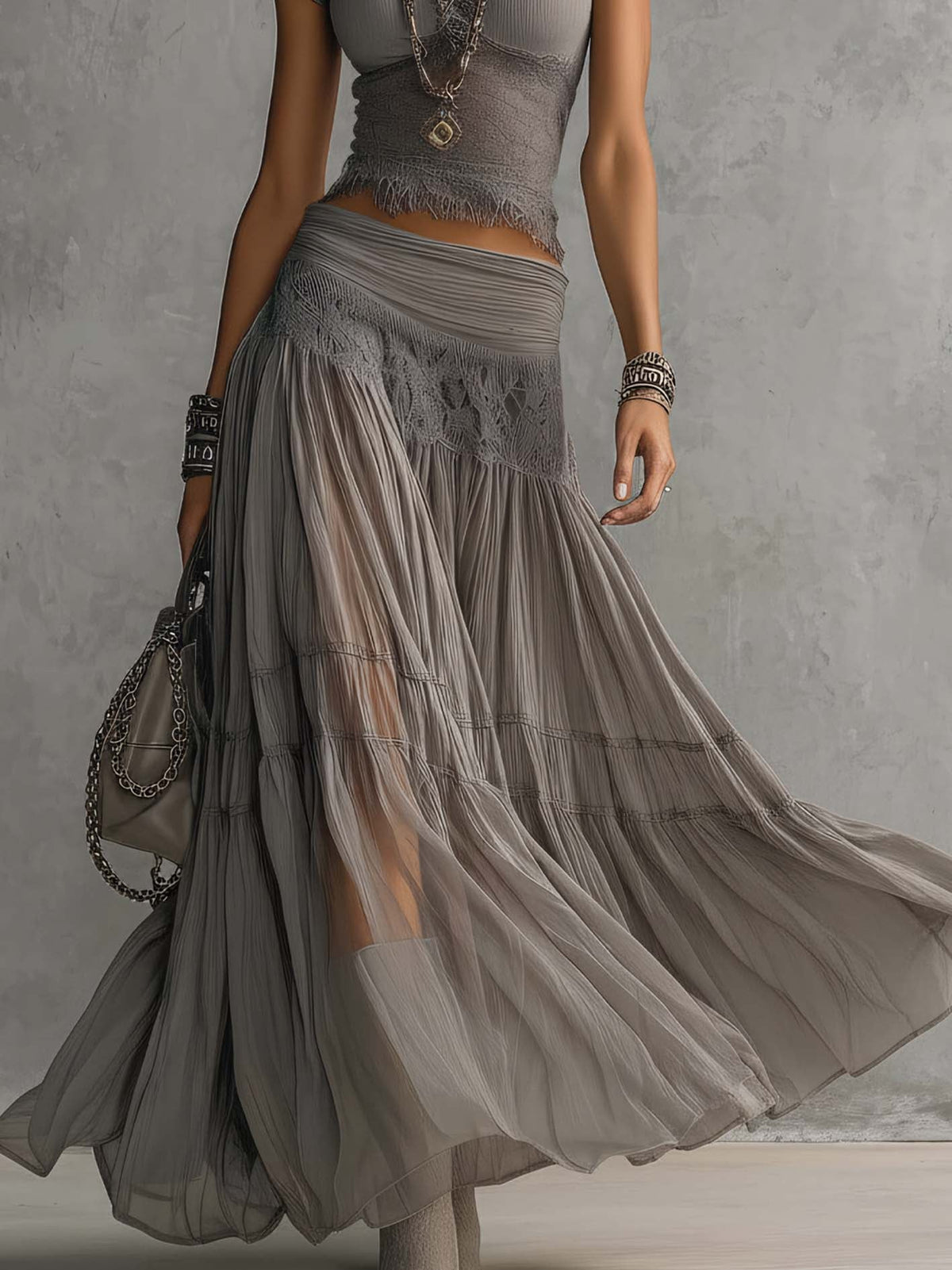 Marina | Conjunto de Top con Paneles de Encaje y Falda Maxi Plisada Gris
