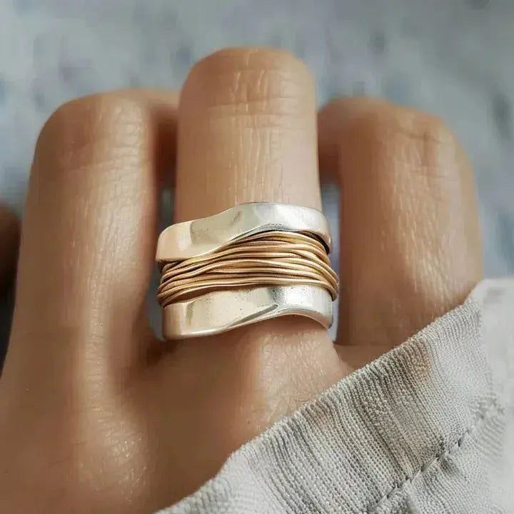 Carmen | Anillo plateado con hilo dorado