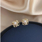 Lourdes | Pendientes dorados en espiral con cristales