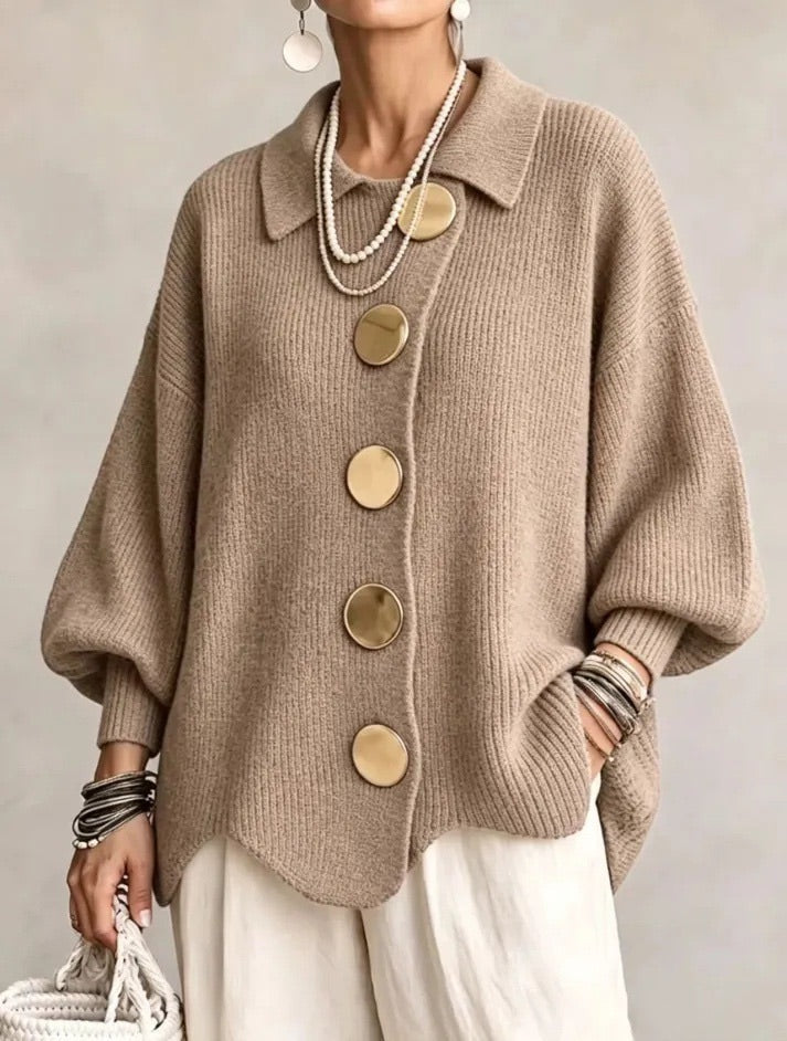 Sandra | Rebeca oversize con cuello y botones dorados