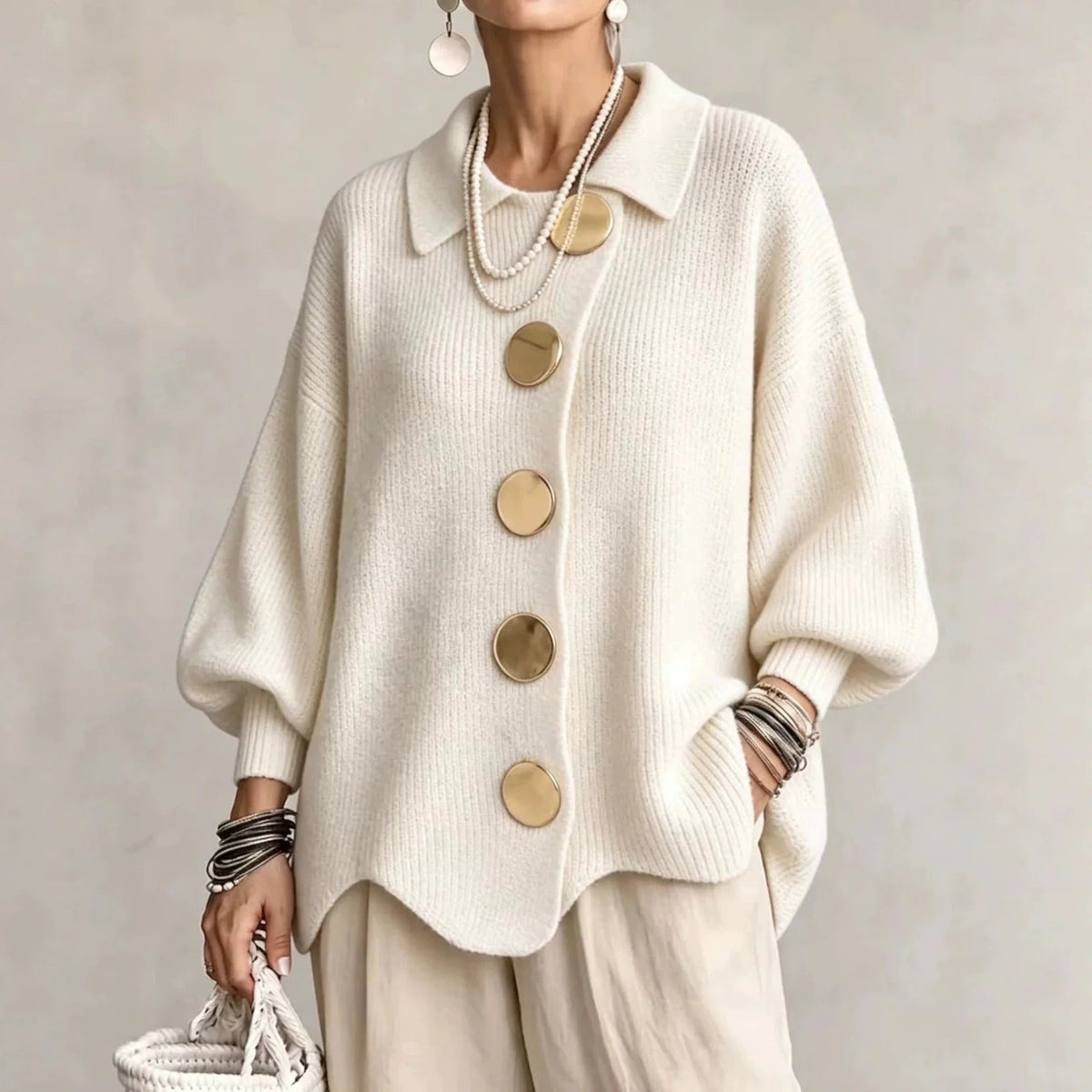 Sandra | Rebeca oversize con cuello y botones dorados