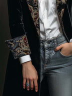 Camila | Blazer Entallado con Estampado Barroco Negro
