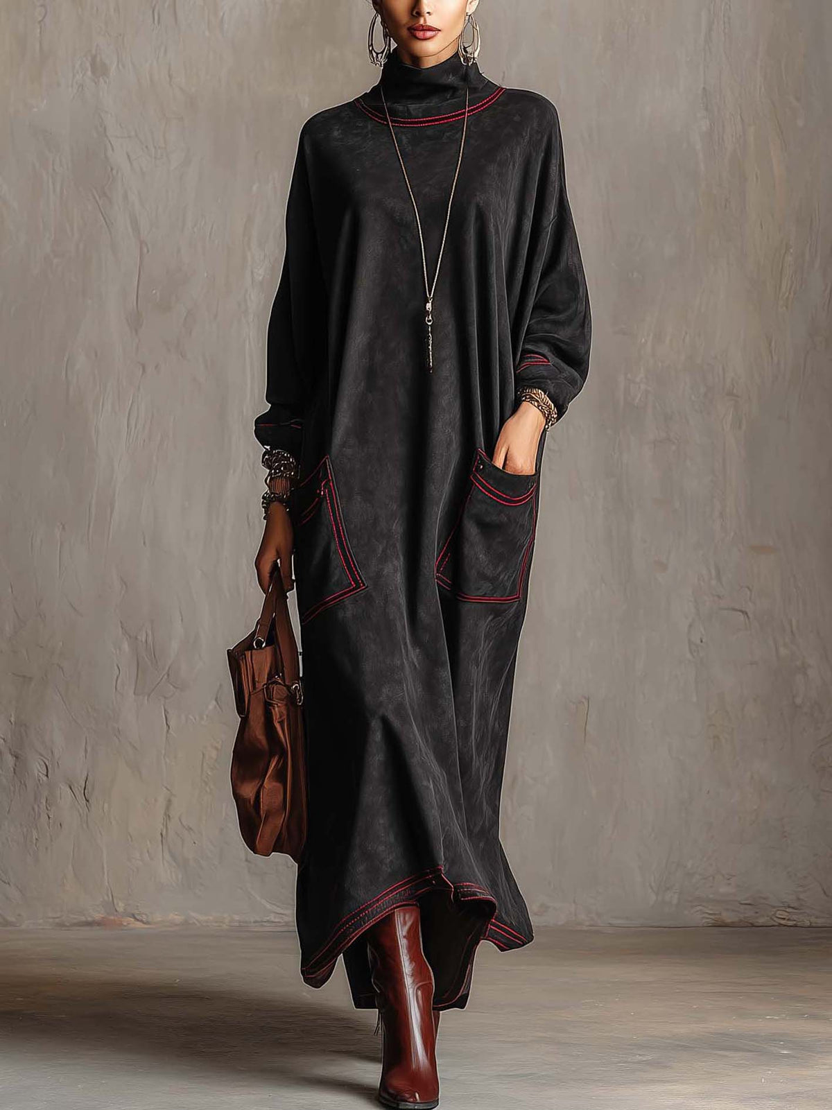 Estela | Vestido largo de ante sintético negro con pespuntes rojos y bolsillos