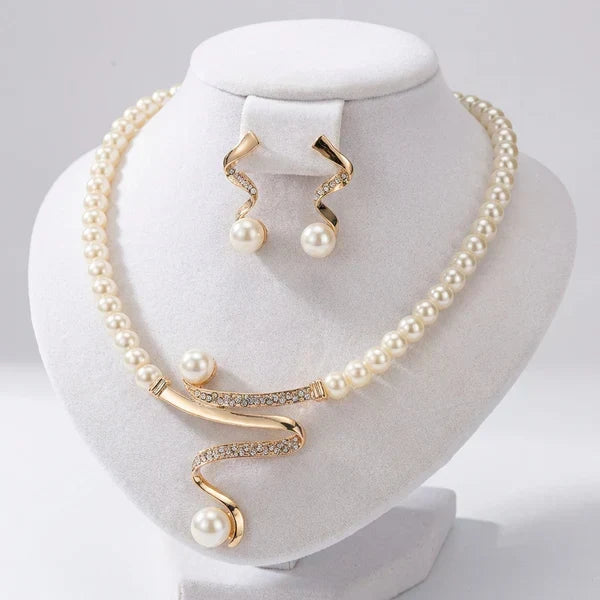 Almudena | Conjunto de collar y pendientes de perlas
