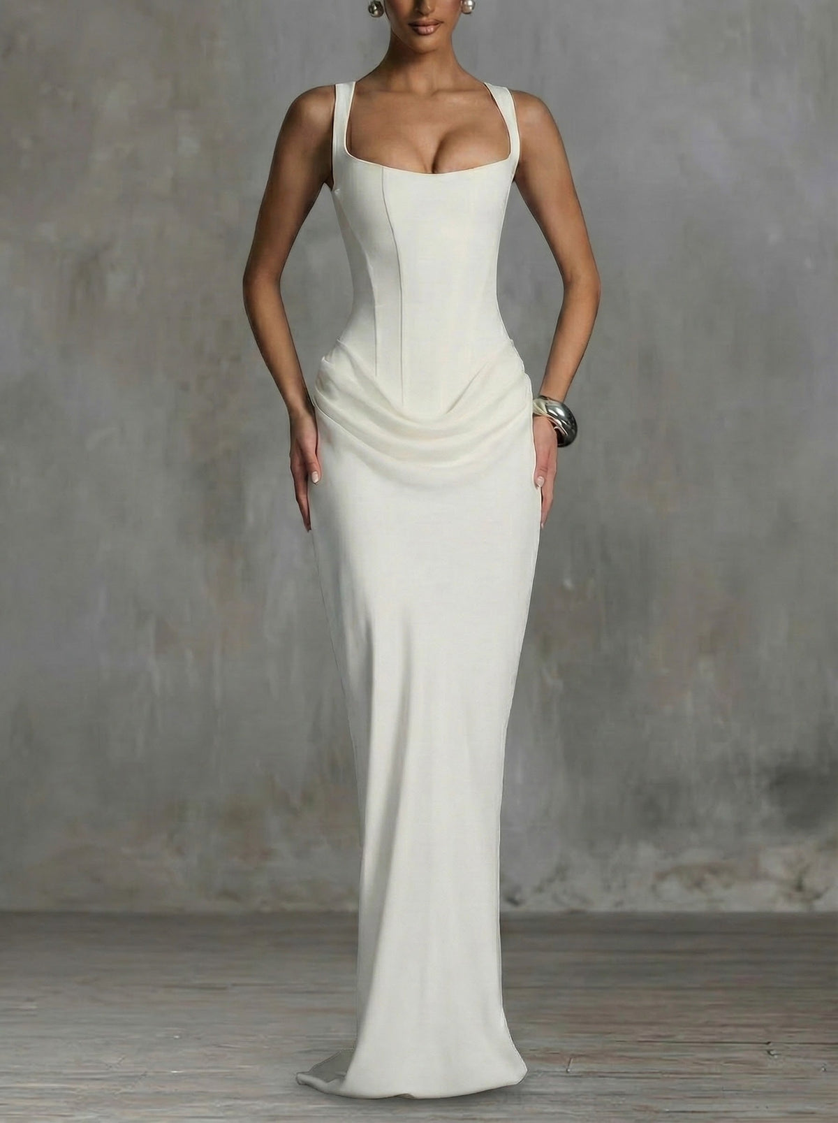 Noemí | Vestido Maxi Satinado de Escote Cuadrado