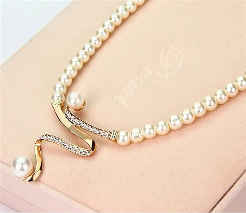 Fabiola | Conjunto de collar y pendientes de perlas