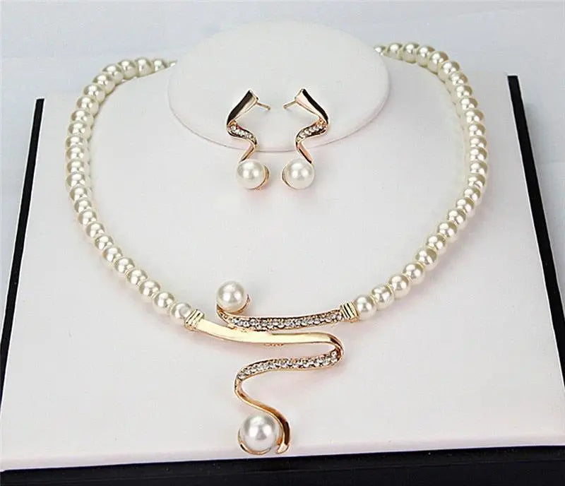 Fabiola | Conjunto de collar y pendientes de perlas