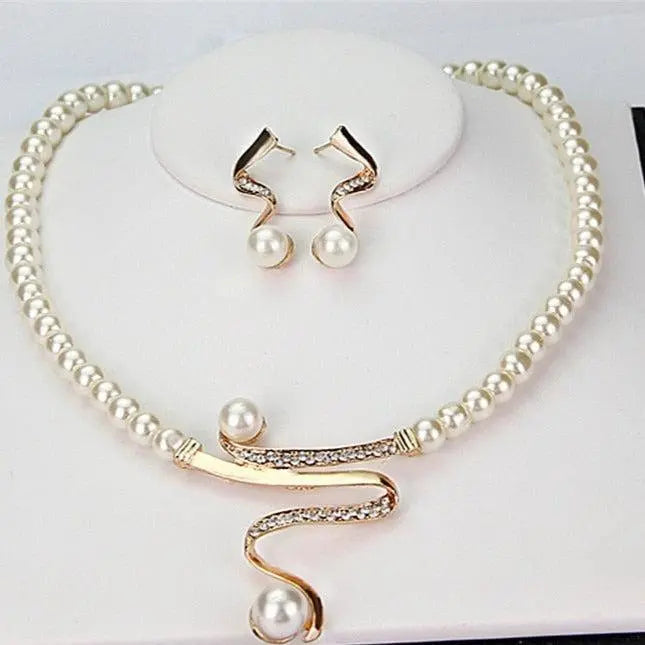 Fabiola | Conjunto de collar y pendientes de perlas