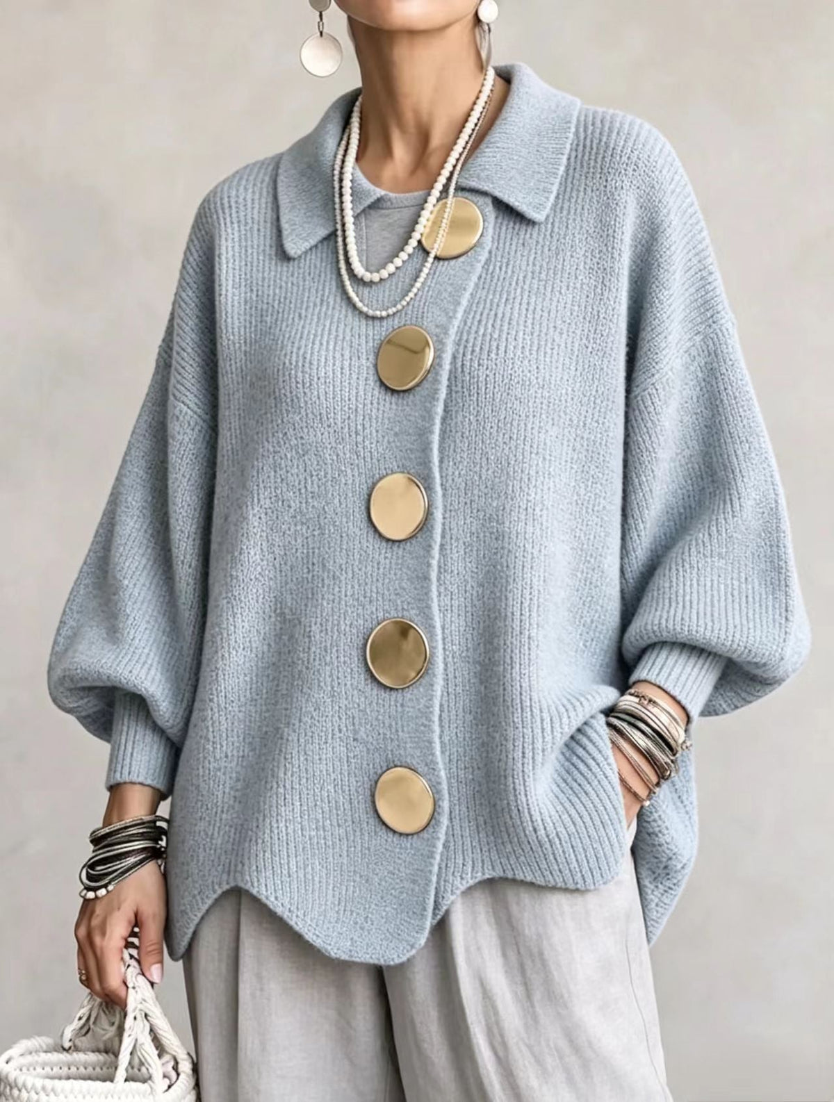 Isadora | Cárdigan Oversize con Cuello y Botones Metálicos Grandes