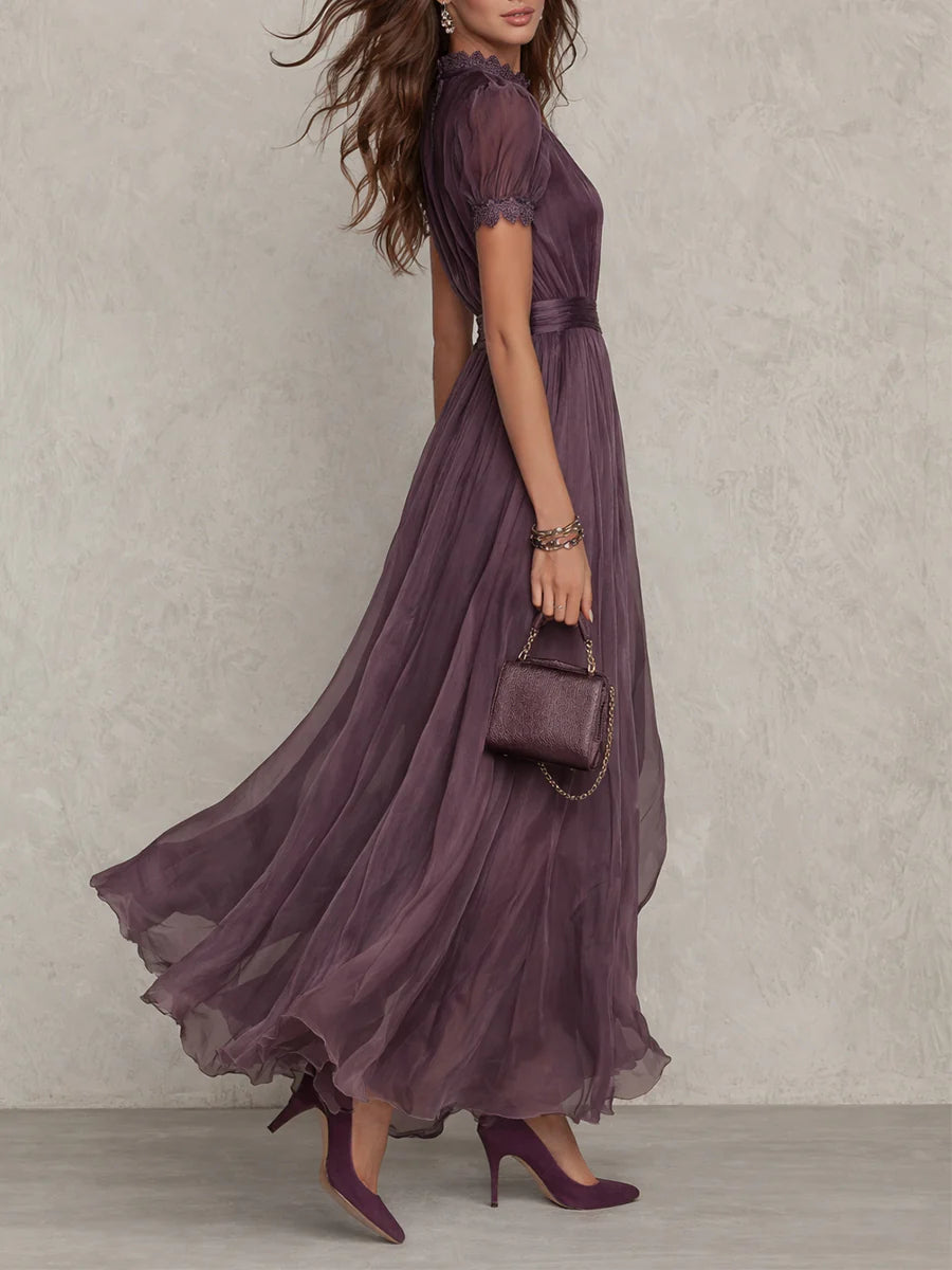 April | Vestido Maxi Morado con Escote Ojo de Cerradura y Ribete de Encaje