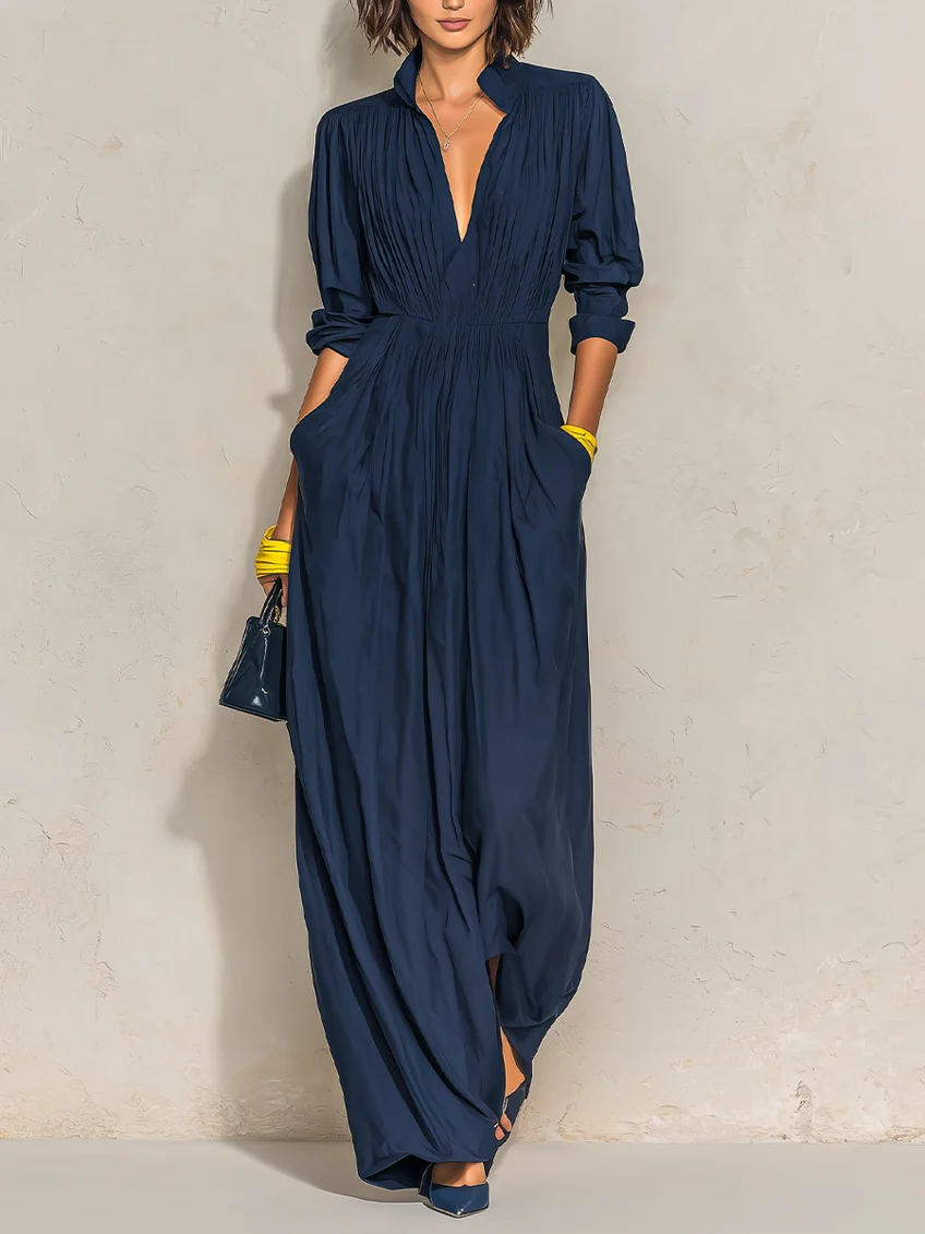 Alma | Vestido largo plisado azul marino con escote en V