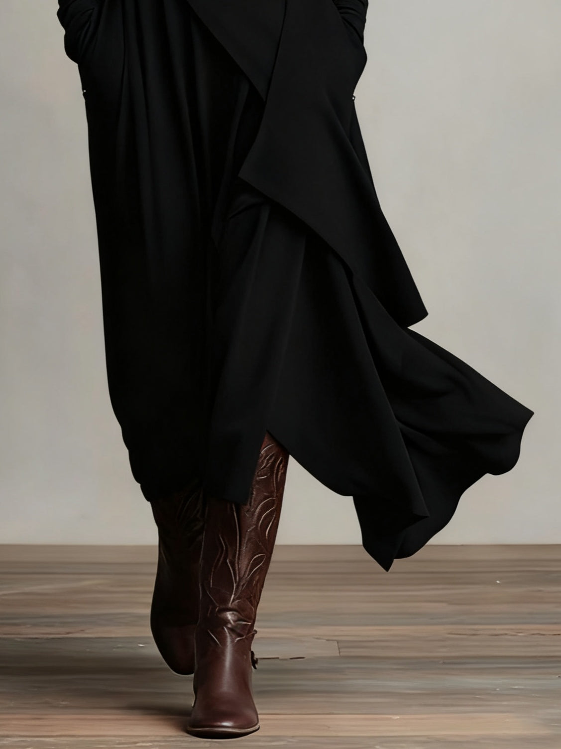 Victoria | Vestido Vintage Asimétrico de Cuello Alto