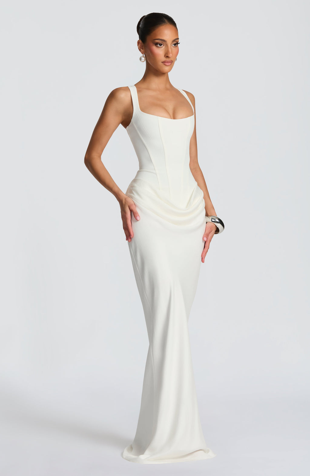 Noemí | Vestido Maxi Satinado de Escote Cuadrado