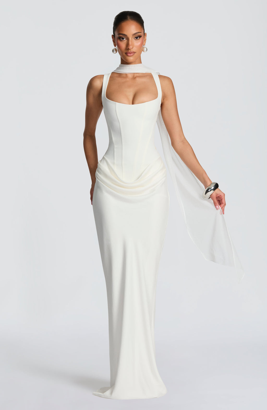 Noemí | Vestido Maxi Satinado de Escote Cuadrado