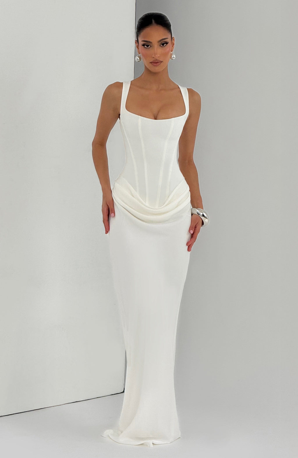 Noemí | Vestido Maxi Satinado de Escote Cuadrado