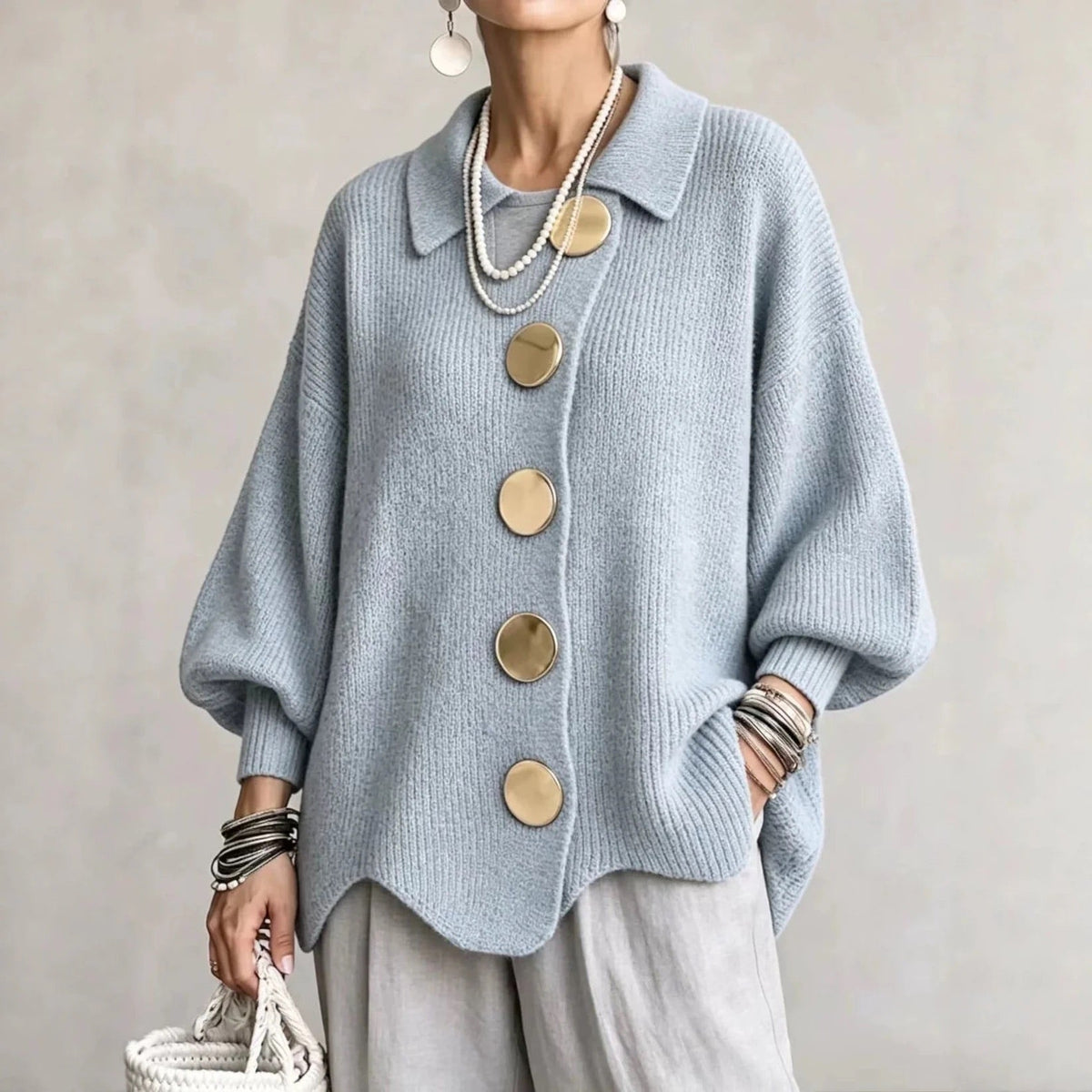 Sandra | Rebeca oversize con cuello y botones dorados
