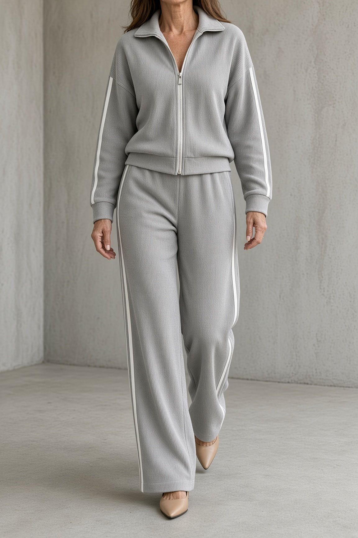 Loreto | Conjunto deportivo con cremallera y ribetes en contraste