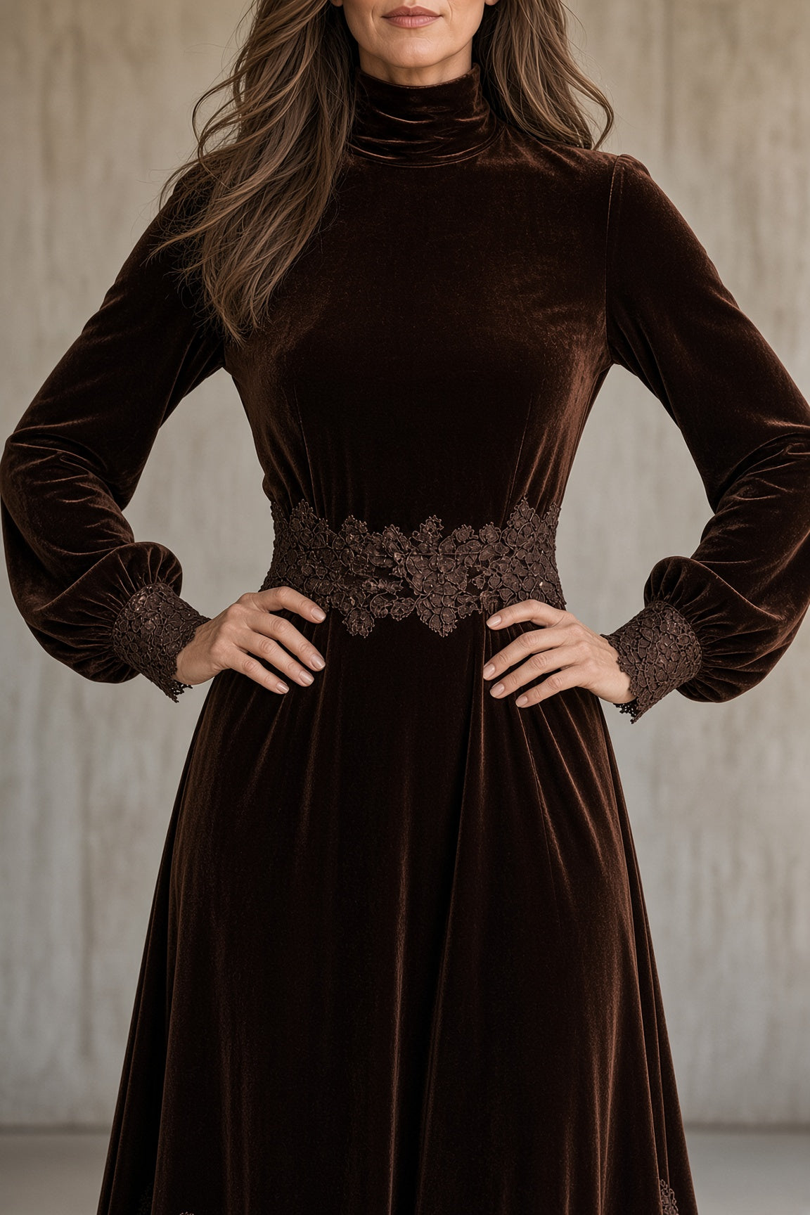 Amaya | Vestido largo de terciopelo con detalles de encaje