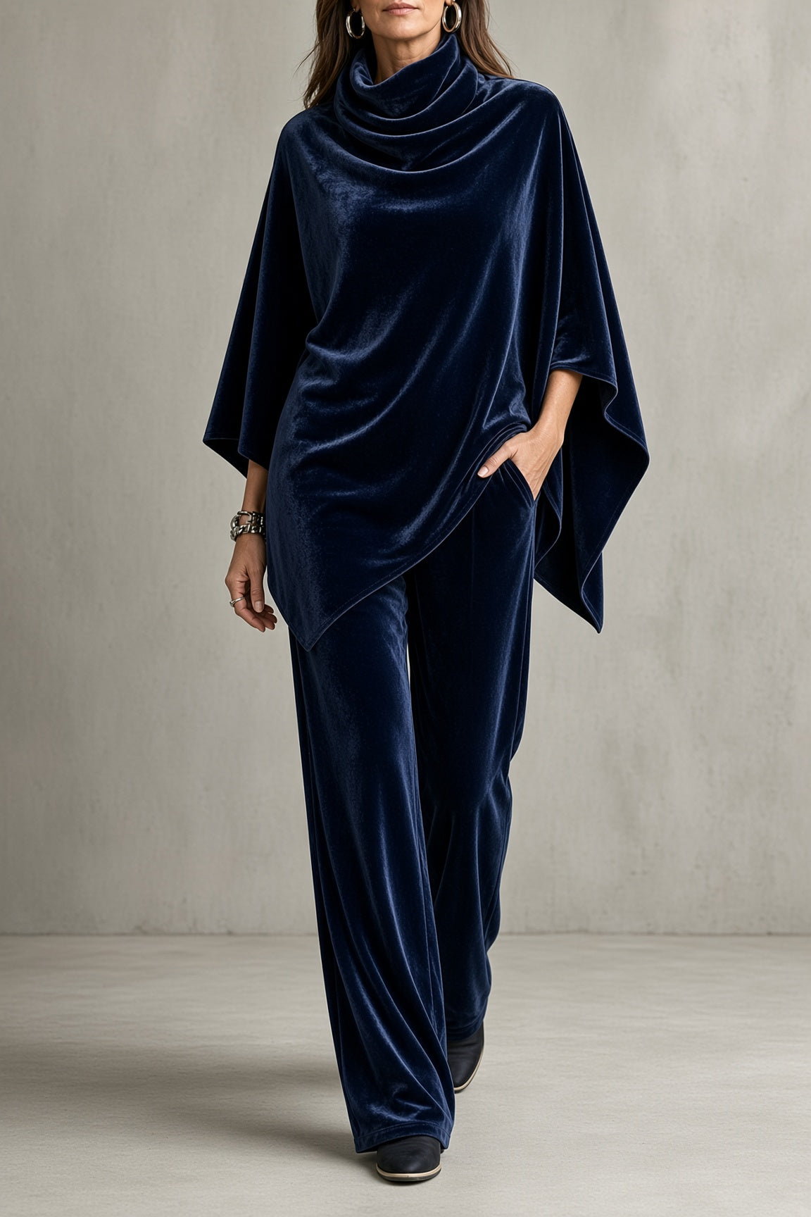 Gala | Conjunto de terciopelo con top poncho de cuello drapeado y pantalón ancho