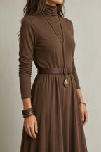 Rosana | Vestido vintage de cuello vuelto con bajo de encaje