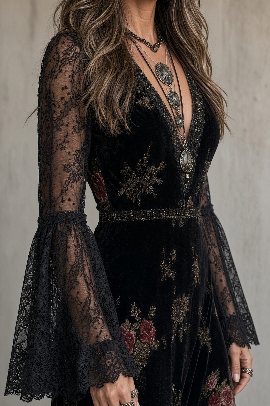 Azahara | Vestido largo de terciopelo floral con mangas de encaje