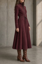 Gracia | Vestido vintage de cuello alto con cinturón y falda evasé