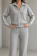 Loreto | Conjunto deportivo con cremallera y ribetes en contraste
