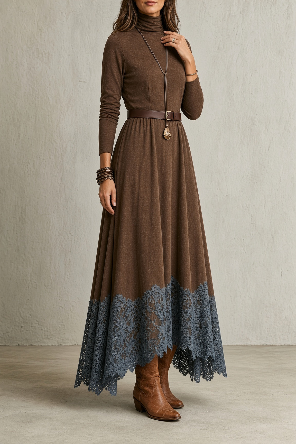 Rosana | Vestido vintage de cuello vuelto con bajo de encaje