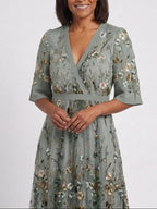 Eva | Vestido Maxi Floral de Malla con Manga Corta