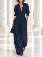 Alma | Vestido largo plisado azul marino con escote en V