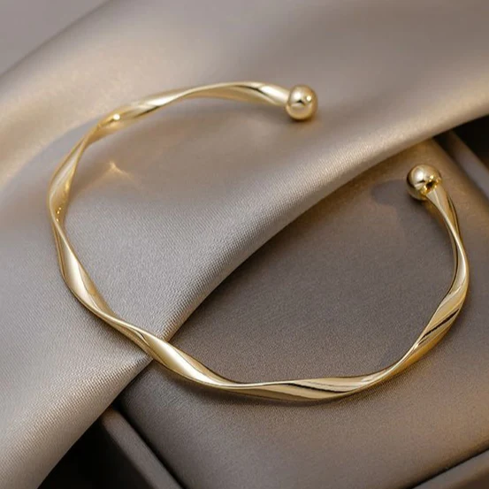 Marisol, pulsera dorada
