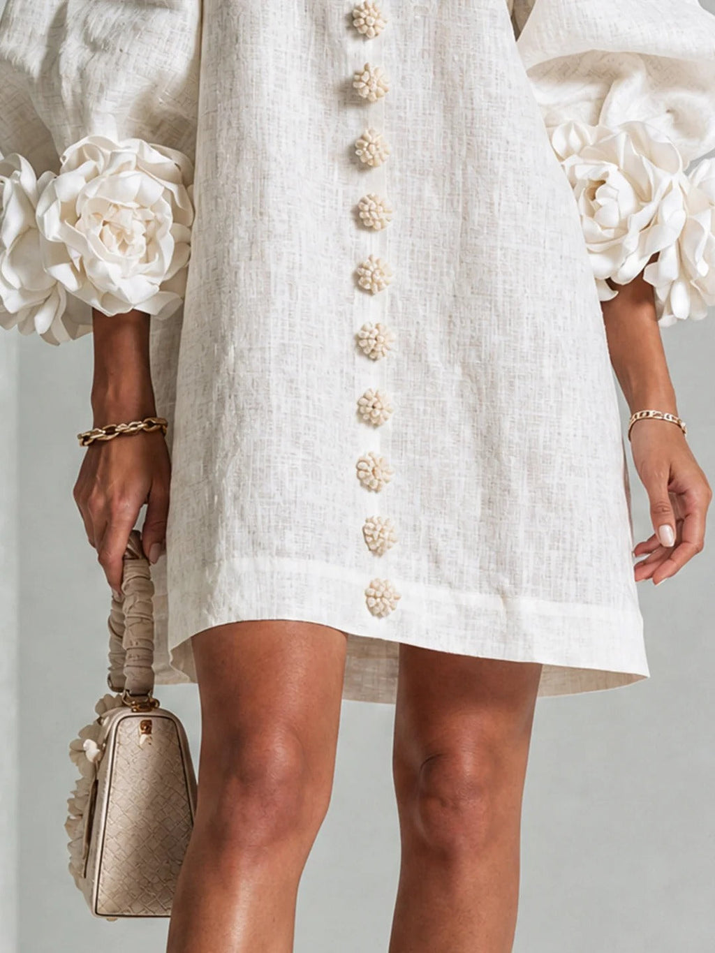 Bruna | Vestido corto de mezcla de lino con mangas abullonadas