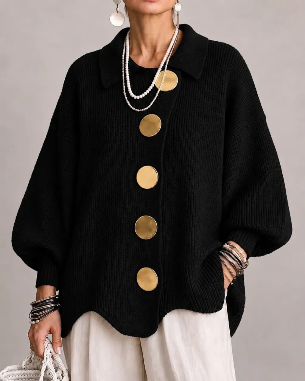 Sandra | Rebeca oversize con cuello y botones dorados