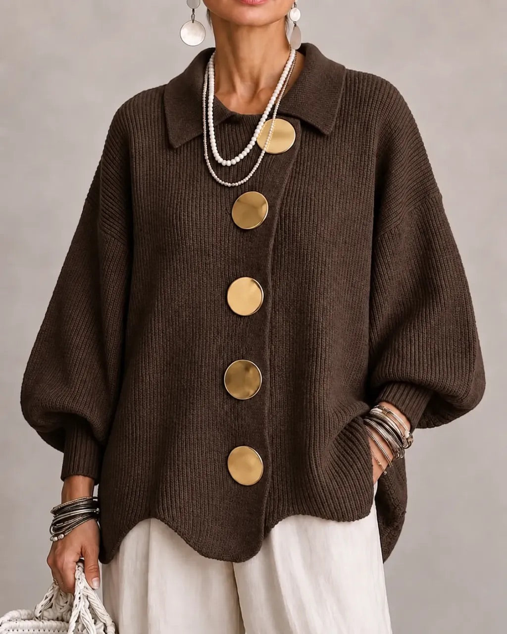 Sandra | Rebeca oversize con cuello y botones dorados