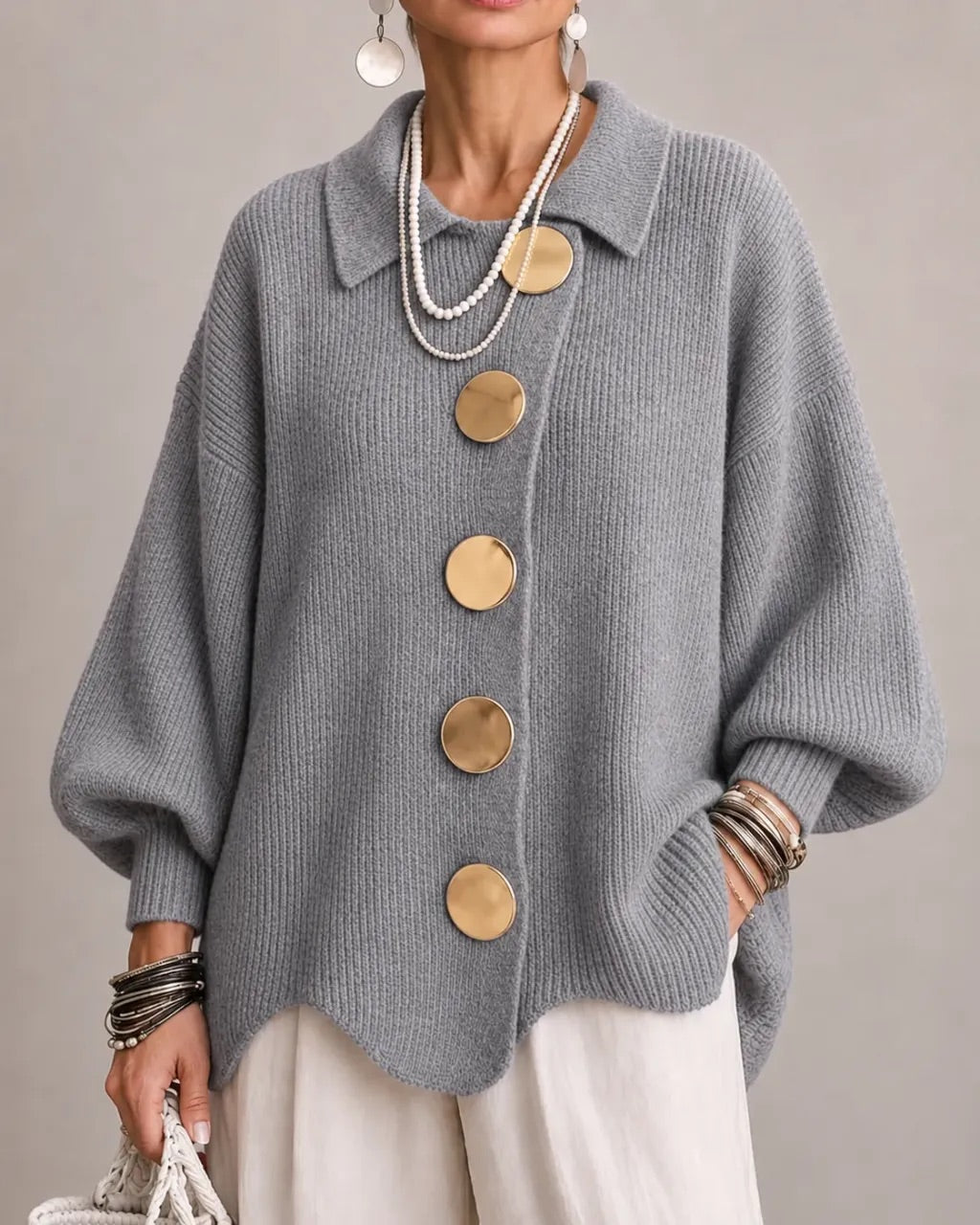 Sandra | Rebeca oversize con cuello y botones dorados