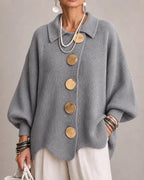Sandra | Rebeca oversize con cuello y botones dorados