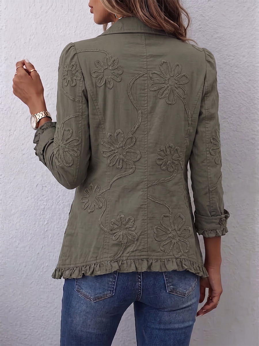 Victoria | Chaqueta Boho-Chic con Bordado Floral y Ribete de Volantes